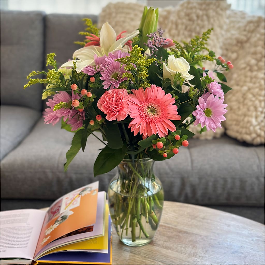 Pastel Tradition - A Florist Original –  Loveland Colorado Flowers, Loveland CO